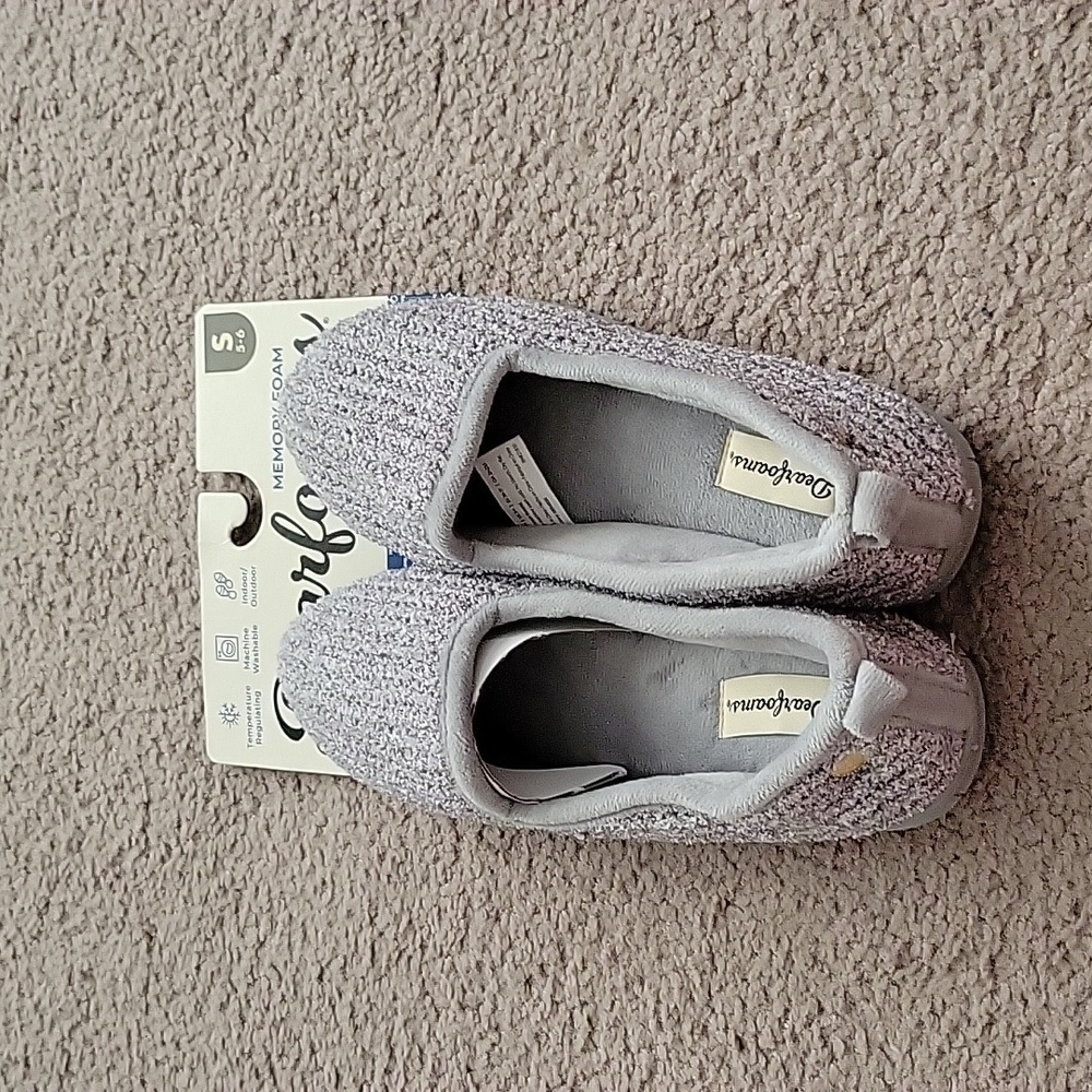 NWT Dearfoams Memory Foam Slippers